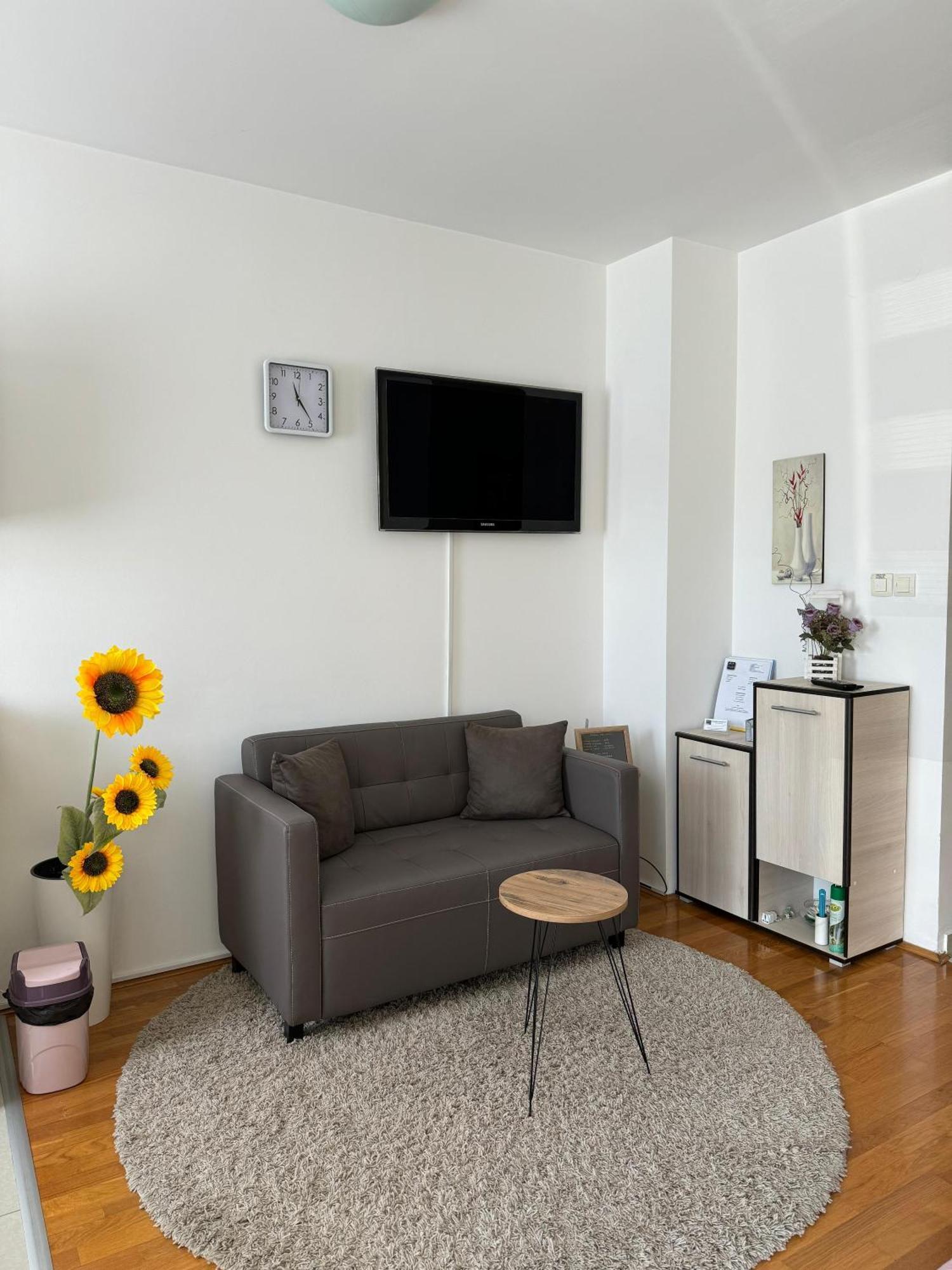 Angellina Apartmani سريمسكا ميتروفيكا المظهر الخارجي الصورة